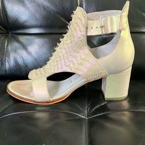 Women’s size 38 Spanish leather Miista- London Cream 2.5” Shoes - Imperfect - Picture 3 of 16